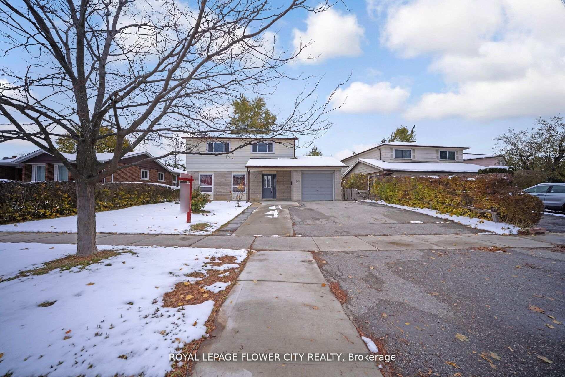 60 Lexington Avenue, Toronto W10 — photo 2 of 5