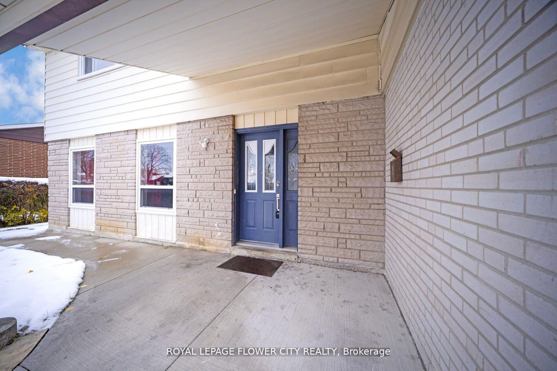 60 Lexington Avenue, Toronto W10 — photo 4 of 5