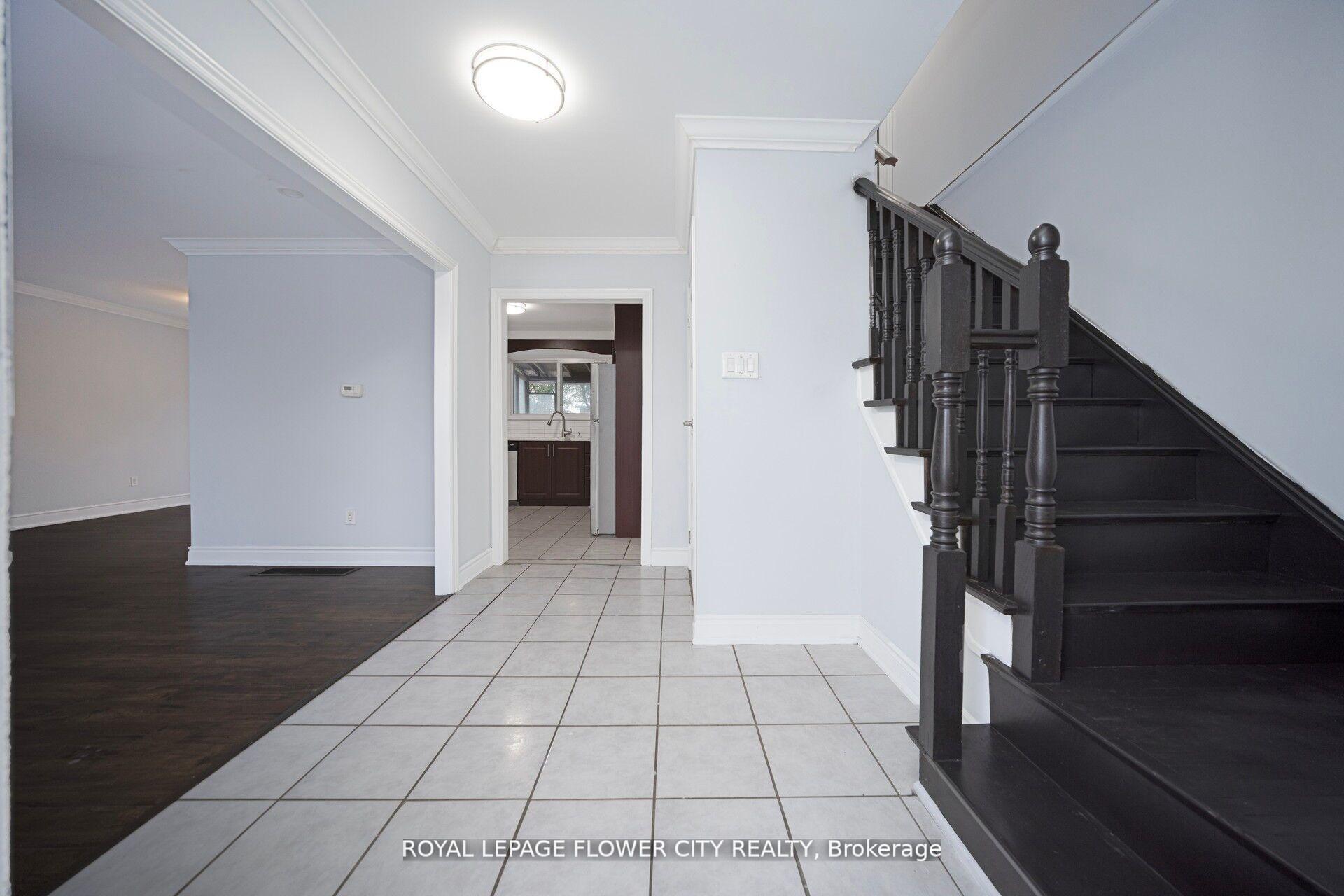60 Lexington Avenue, Toronto W10 — photo 5 of 5
