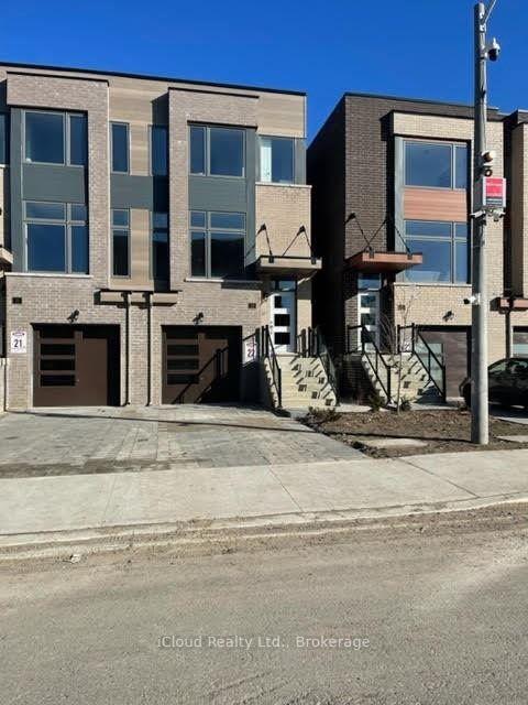 33 Wild Rose Gardens A, Toronto W04, ON M6L 0A5 — Toronto W04, Ontario
