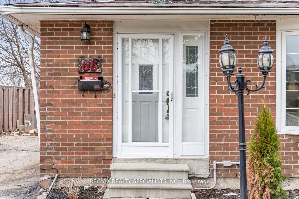 66 Avening Drive, Toronto W10 — photo 2 of 5