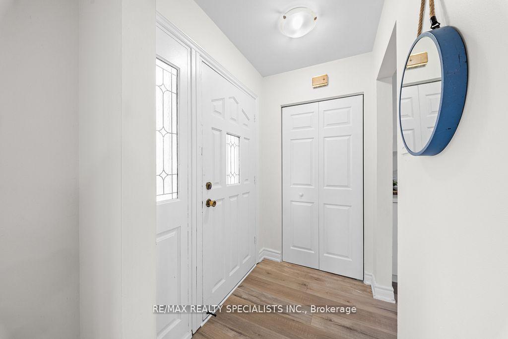 66 Avening Drive, Toronto W10 — photo 3 of 5