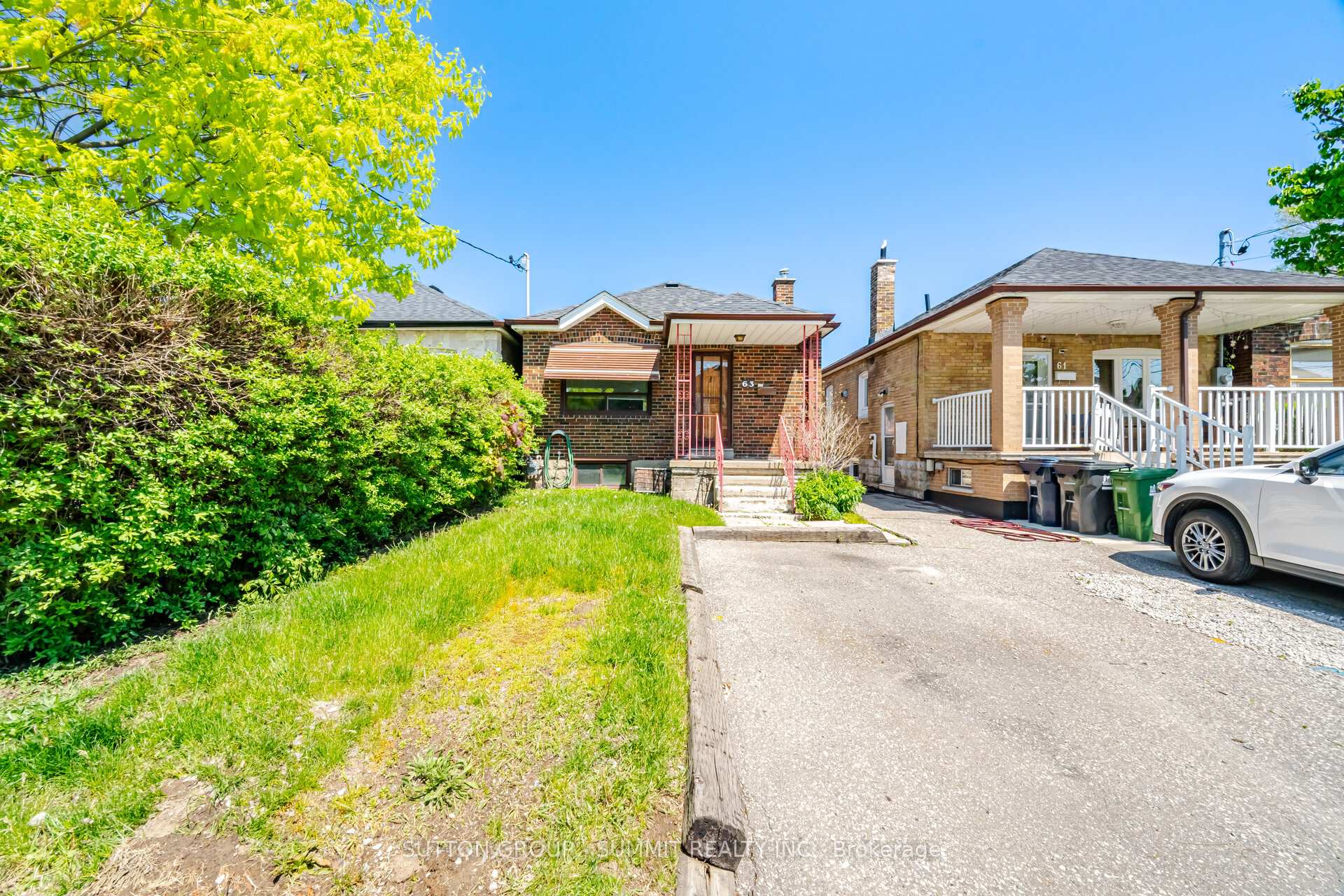 63 Chamberlain Avenue, Toronto W04 — photo 2 of 5