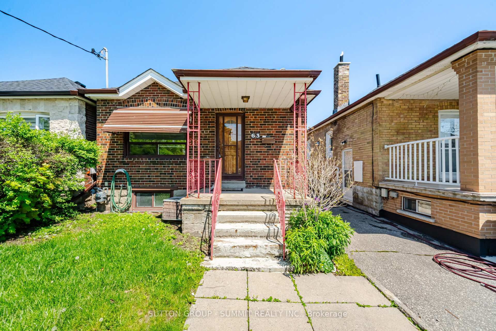 63 Chamberlain Avenue, Toronto W04 — photo 3 of 5