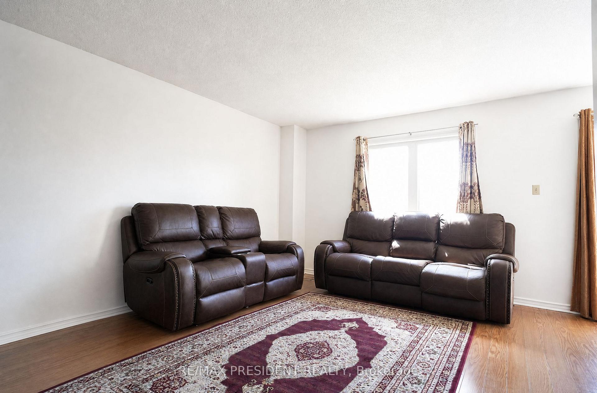 29 Norbrook Crescent, Toronto W10 — photo 5 of 5