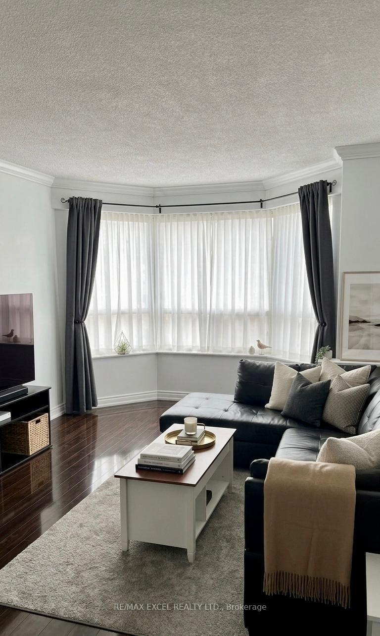 6 Humberline Drive 708, Toronto W10 — photo 2 of 5
