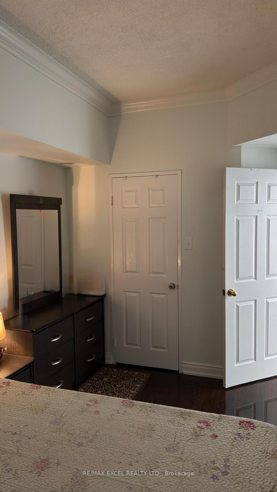 6 Humberline Drive 708, Toronto W10 — photo 4 of 5