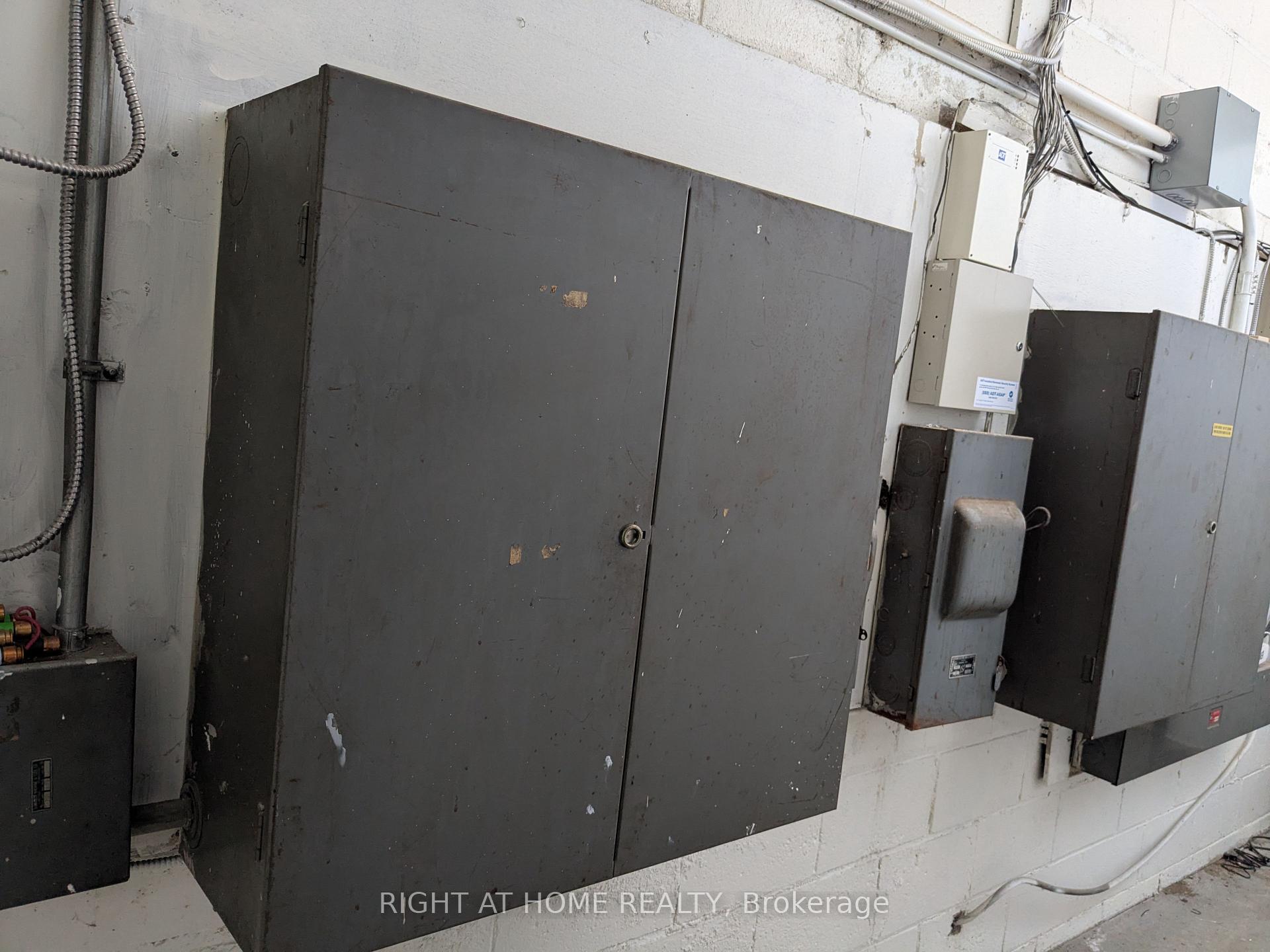 77 Densley Avenue, Toronto W04 — photo 4 of 5