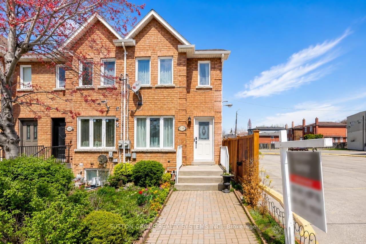 2138 Eglinton Avenue W, Toronto W04, ON M6E 2K8 — Toronto W04, Ontario