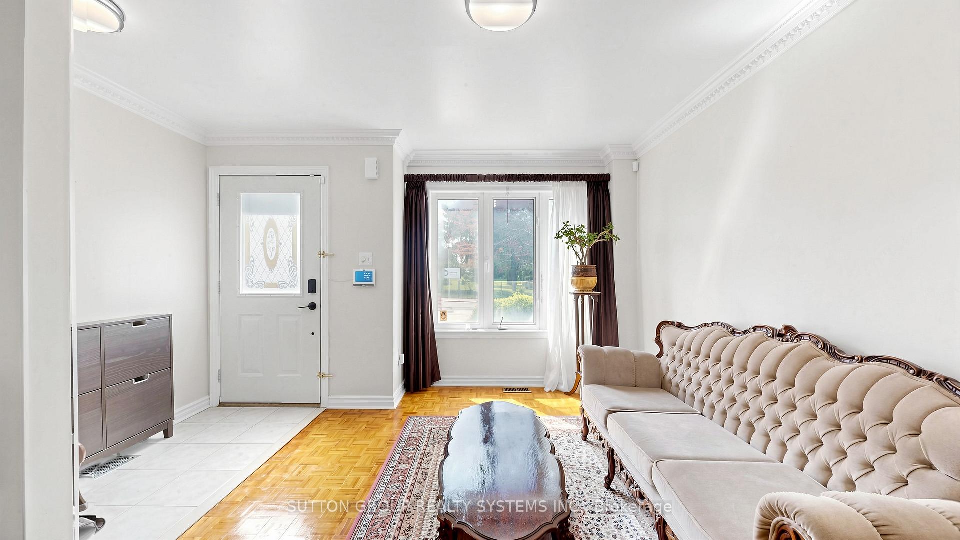 2138 Eglinton Avenue W, Toronto W04 — photo 3 of 5