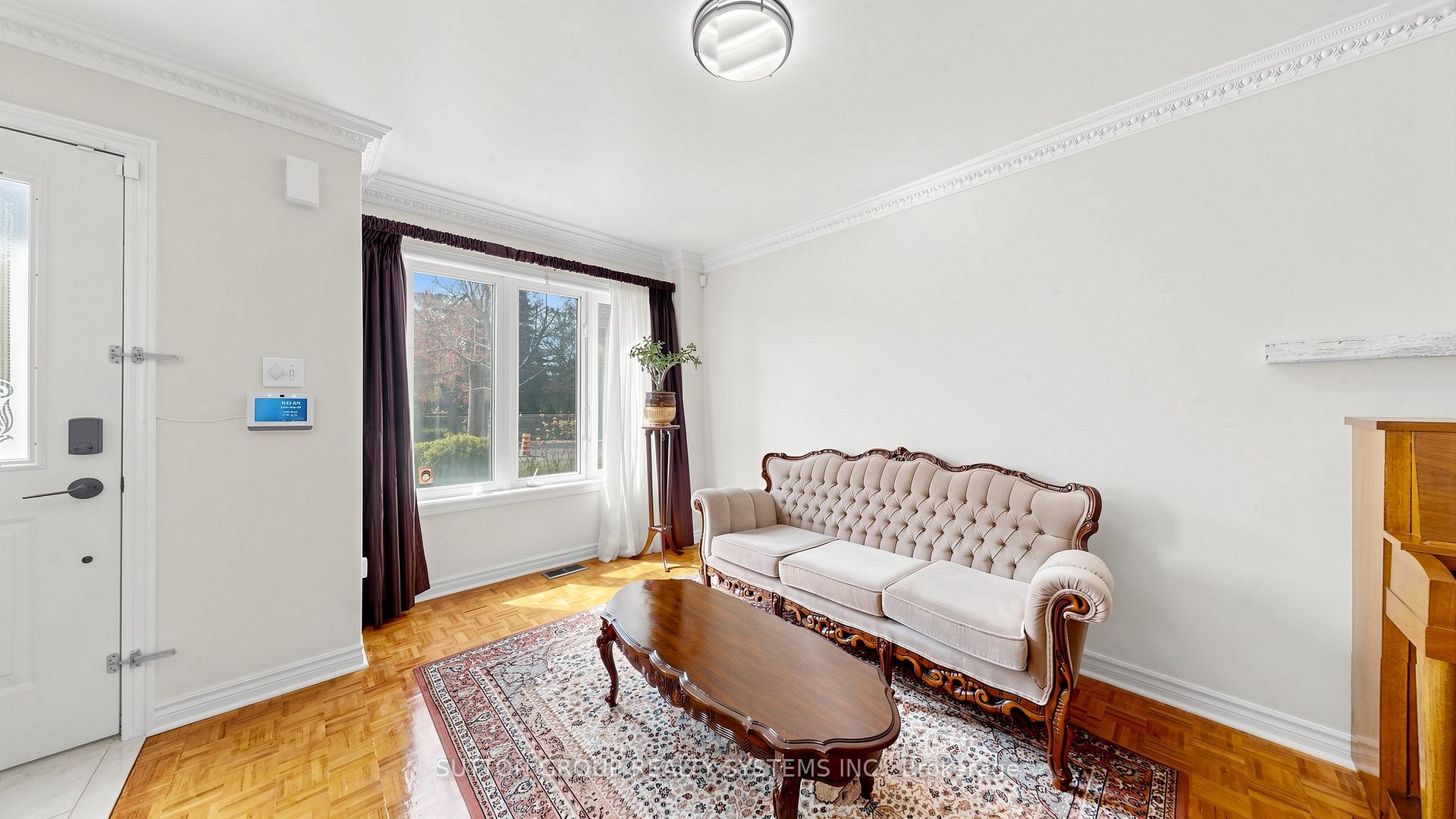 2138 Eglinton Avenue W, Toronto W04 — photo 4 of 5
