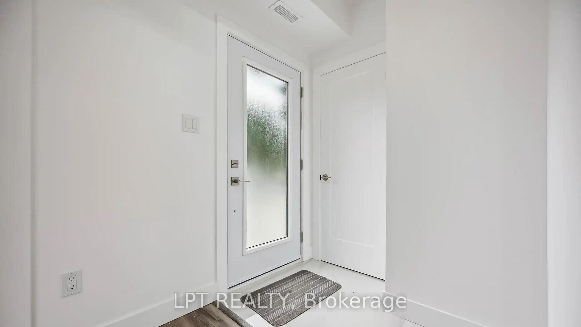 19 Hatfield Crescent, Toronto W10 — photo 4 of 5