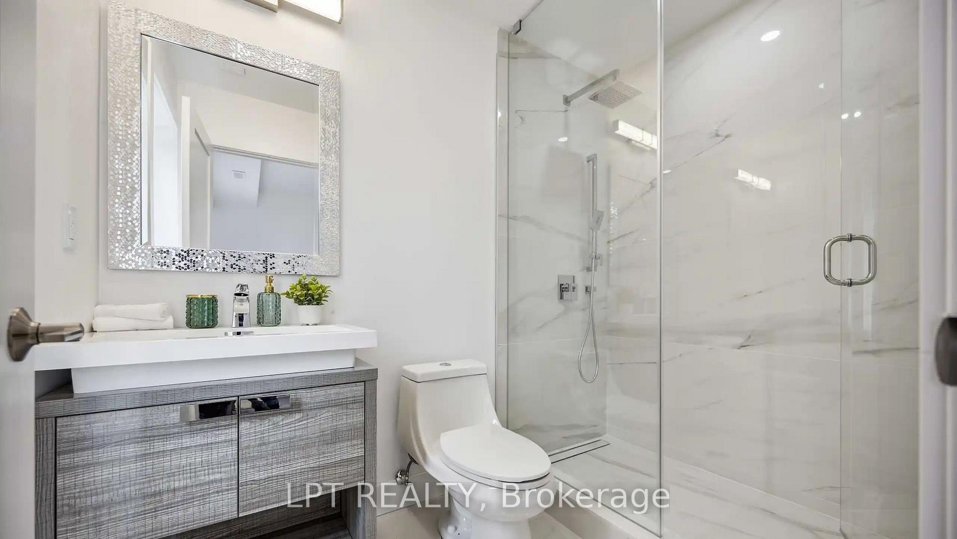 19 Hatfield Crescent, Toronto W10 — photo 5 of 5