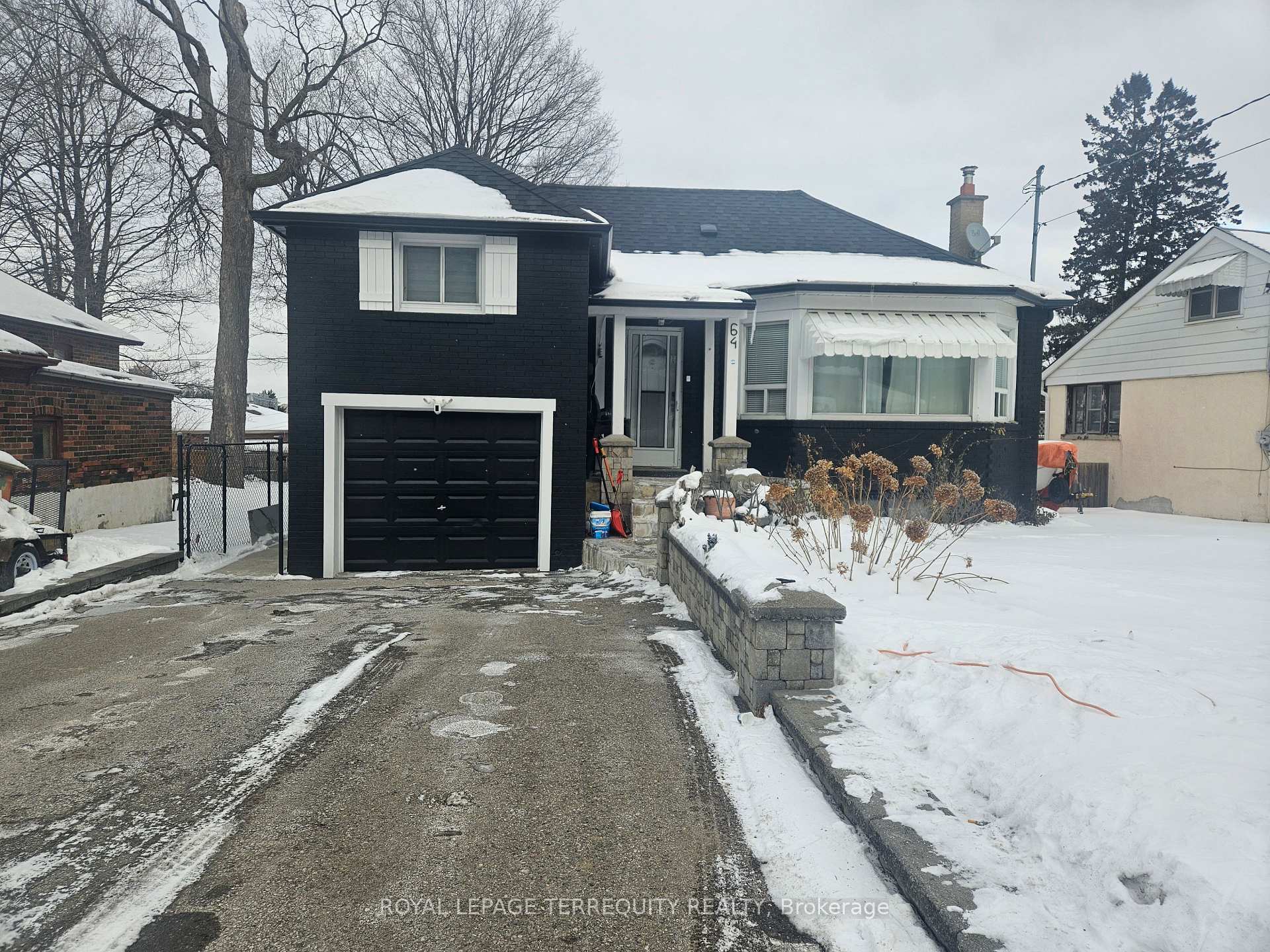 64 Pelmo Crescent, Toronto W04, ON M9N 2X5 — Toronto W04, Ontario