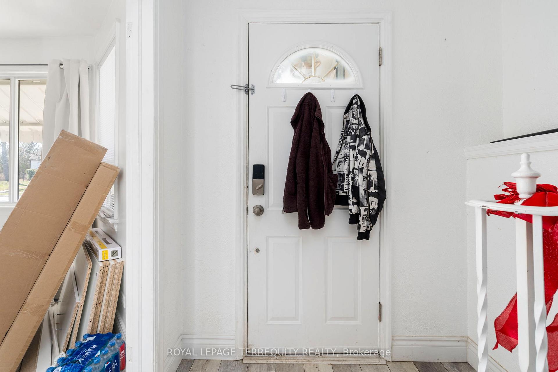 64 Pelmo Crescent, Toronto W04 — photo 2 of 5