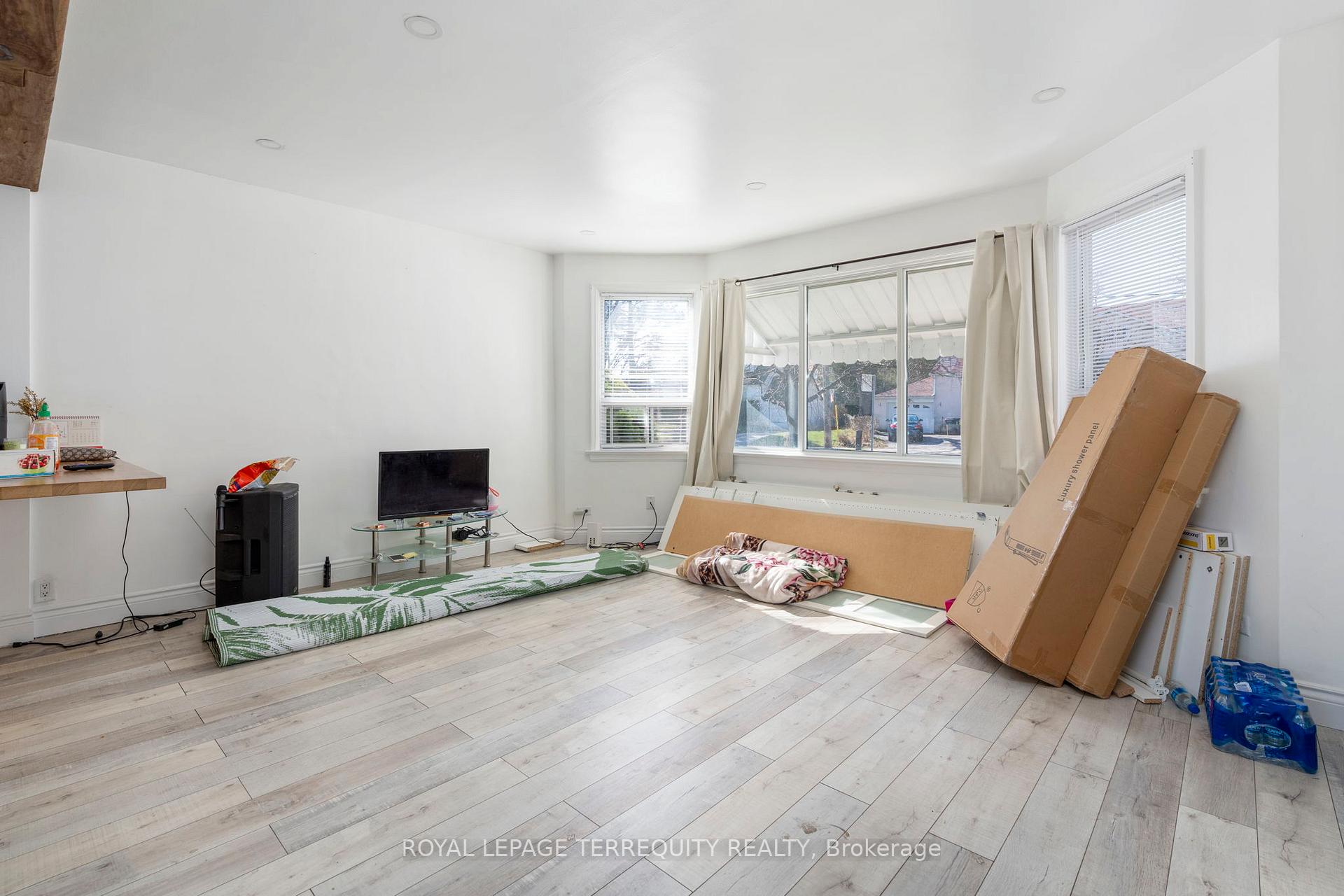 64 Pelmo Crescent, Toronto W04 — photo 5 of 5