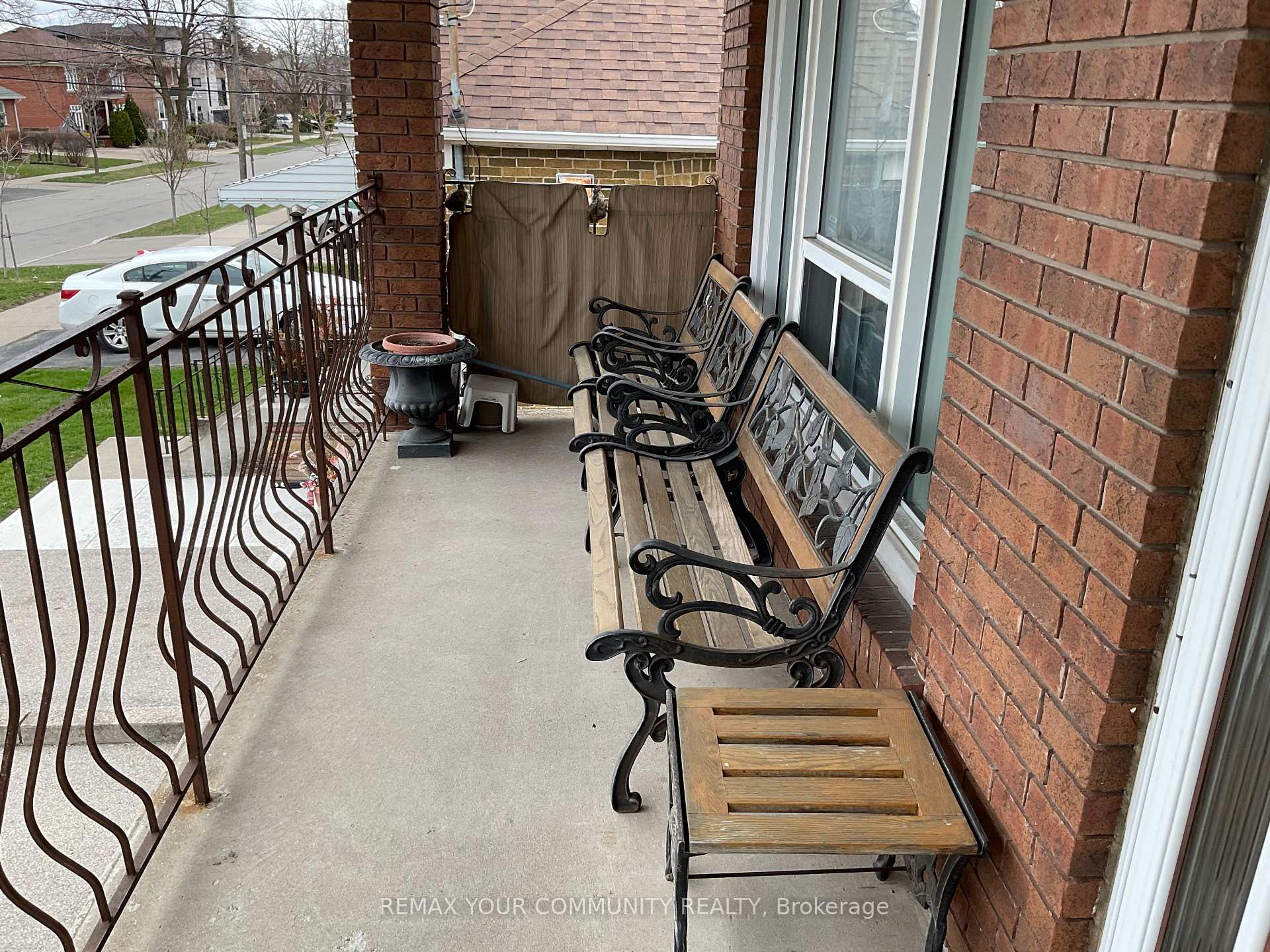391 Glen Park Avenue Upper, Toronto W04 — photo 2 of 5