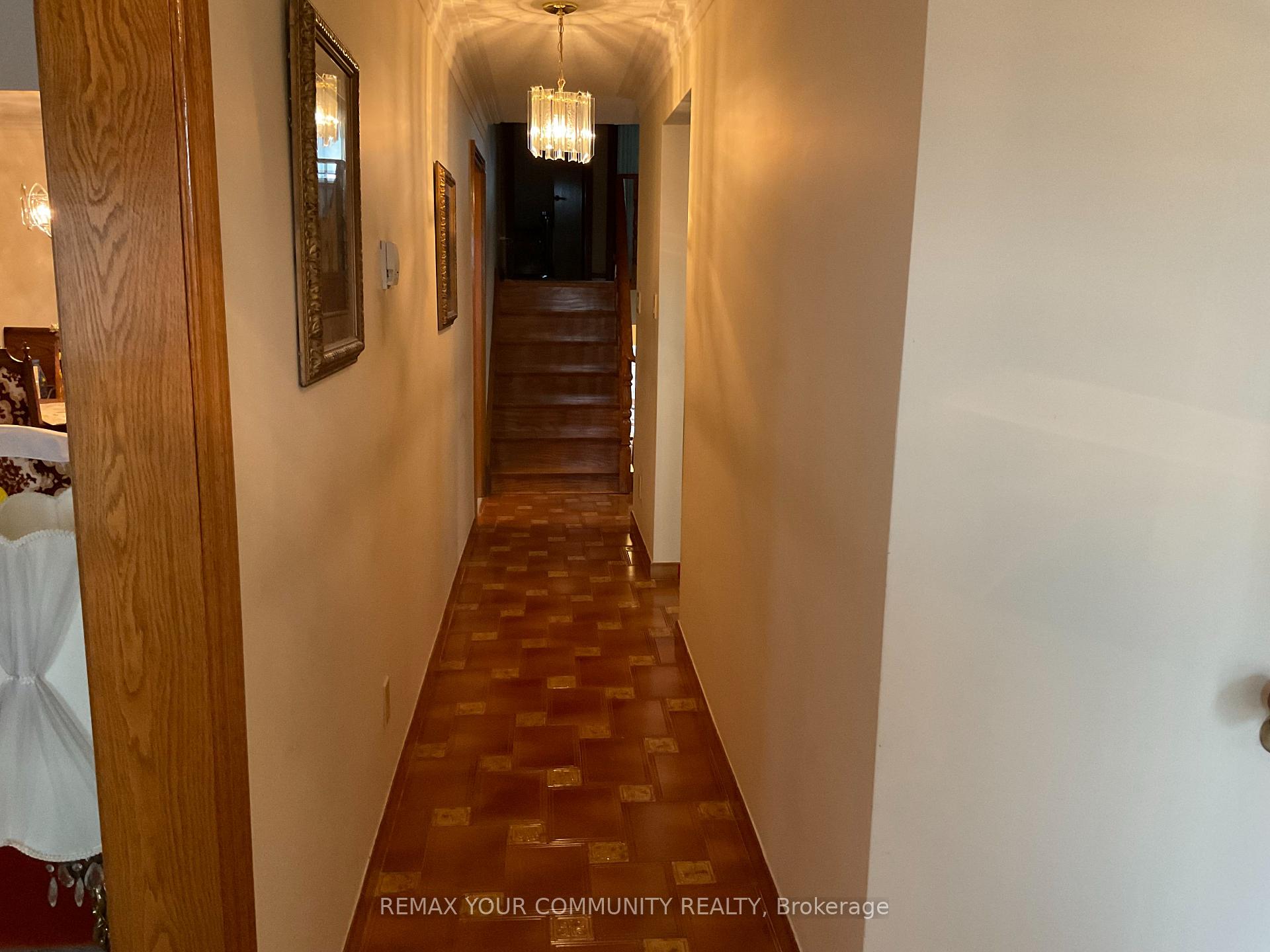 391 Glen Park Avenue Upper, Toronto W04 — photo 3 of 5