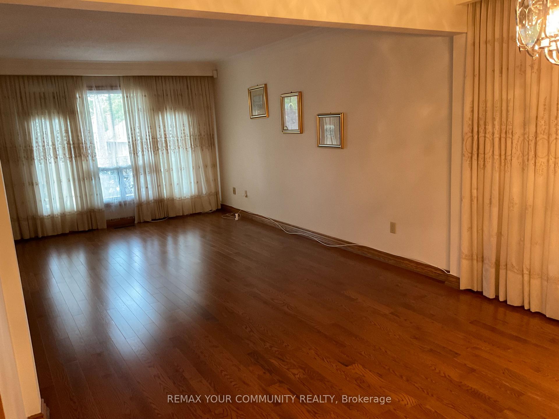 391 Glen Park Avenue Upper, Toronto W04 — photo 4 of 5