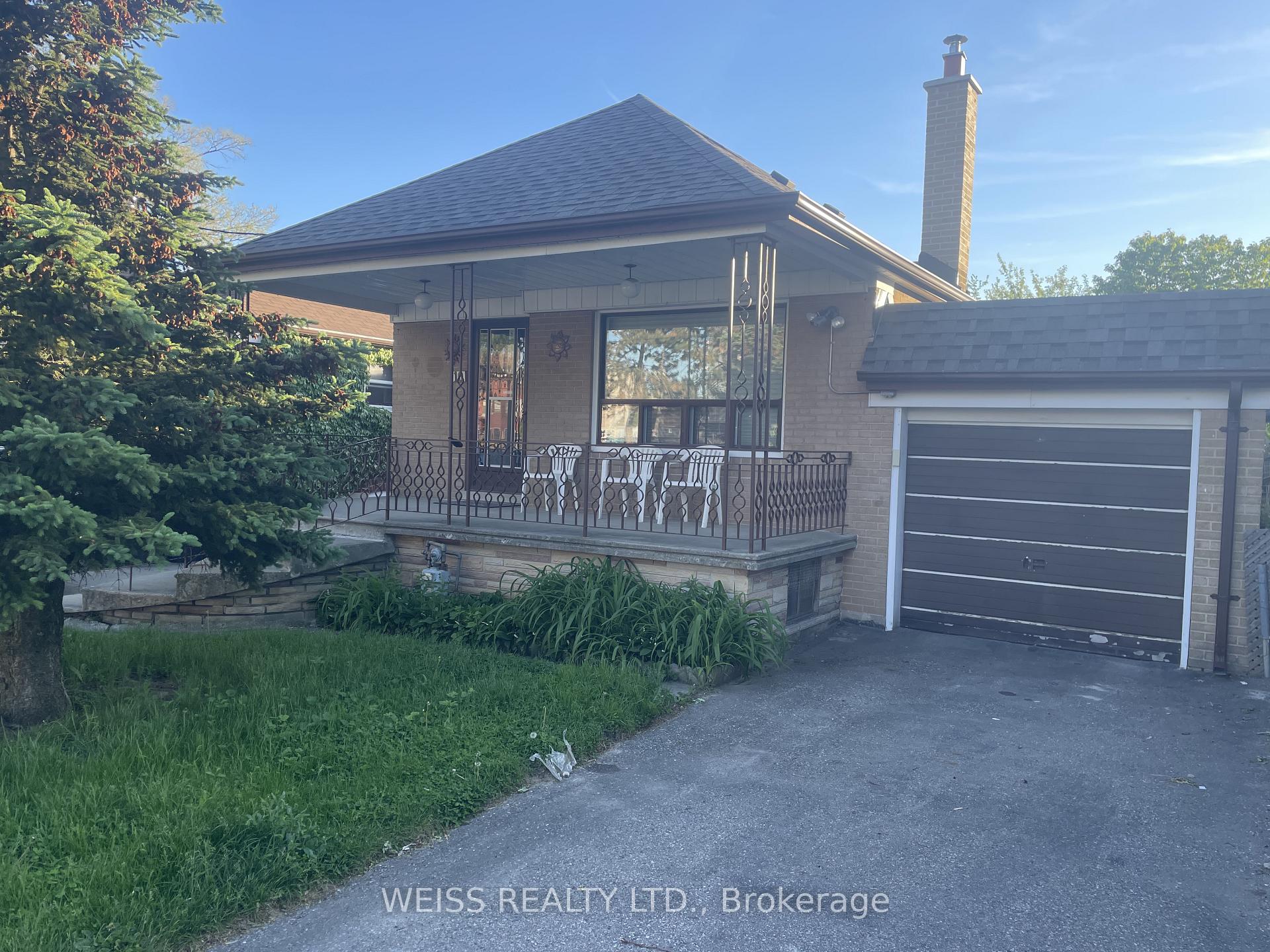 10 Danesbury Avenue, Toronto W04, ON M6B 3K7 — Toronto W04, Ontario