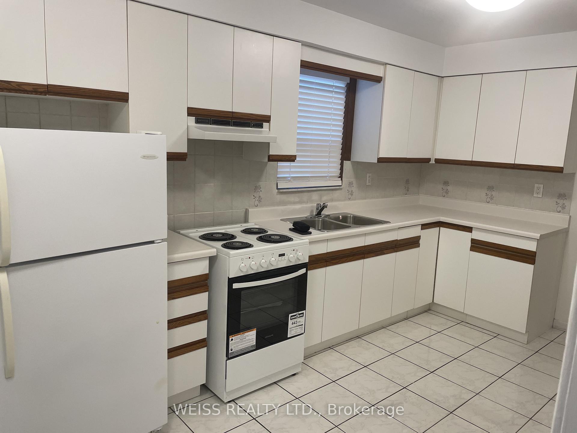 10 Danesbury Avenue, Toronto W04 — photo 4 of 5