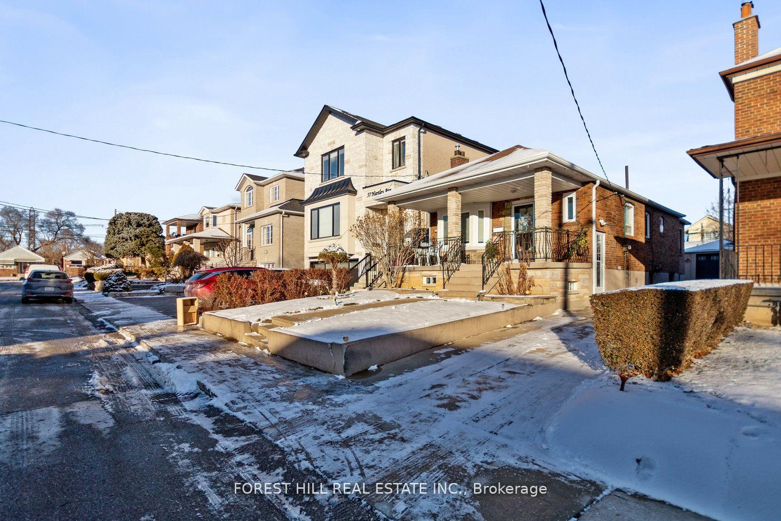 55 Hartley Avenue Main, Toronto W04 — photo 3 of 5