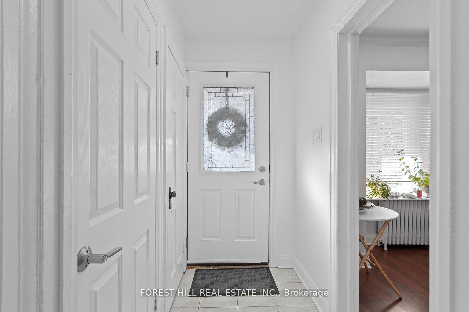 55 Hartley Avenue Main, Toronto W04 — photo 4 of 5