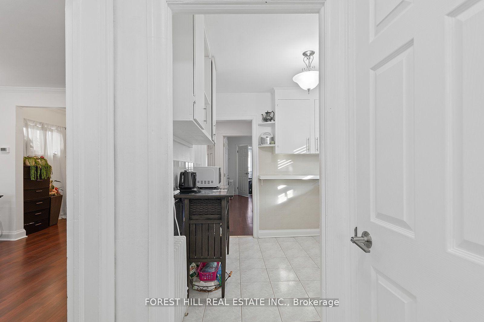 55 Hartley Avenue Main, Toronto W04 — photo 5 of 5