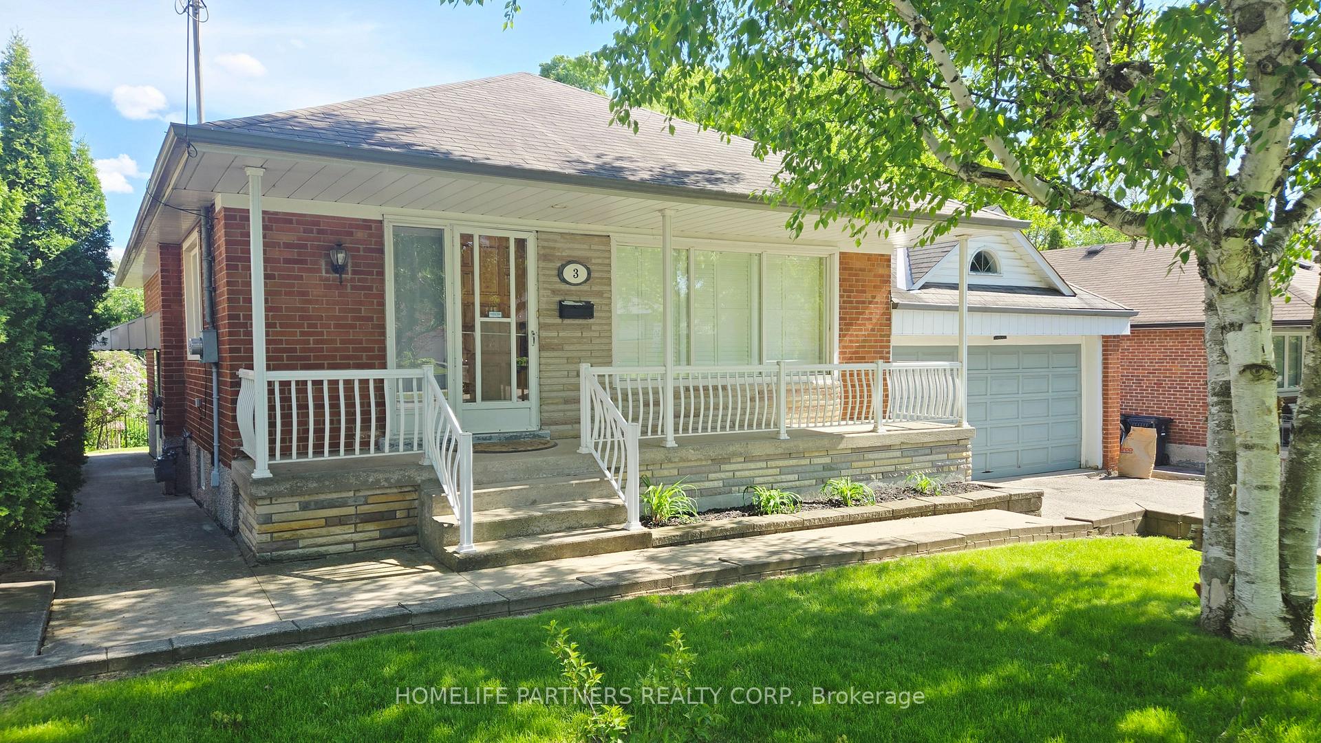 3 Ridge Point Crescent, Toronto W04 — photo 2 of 5