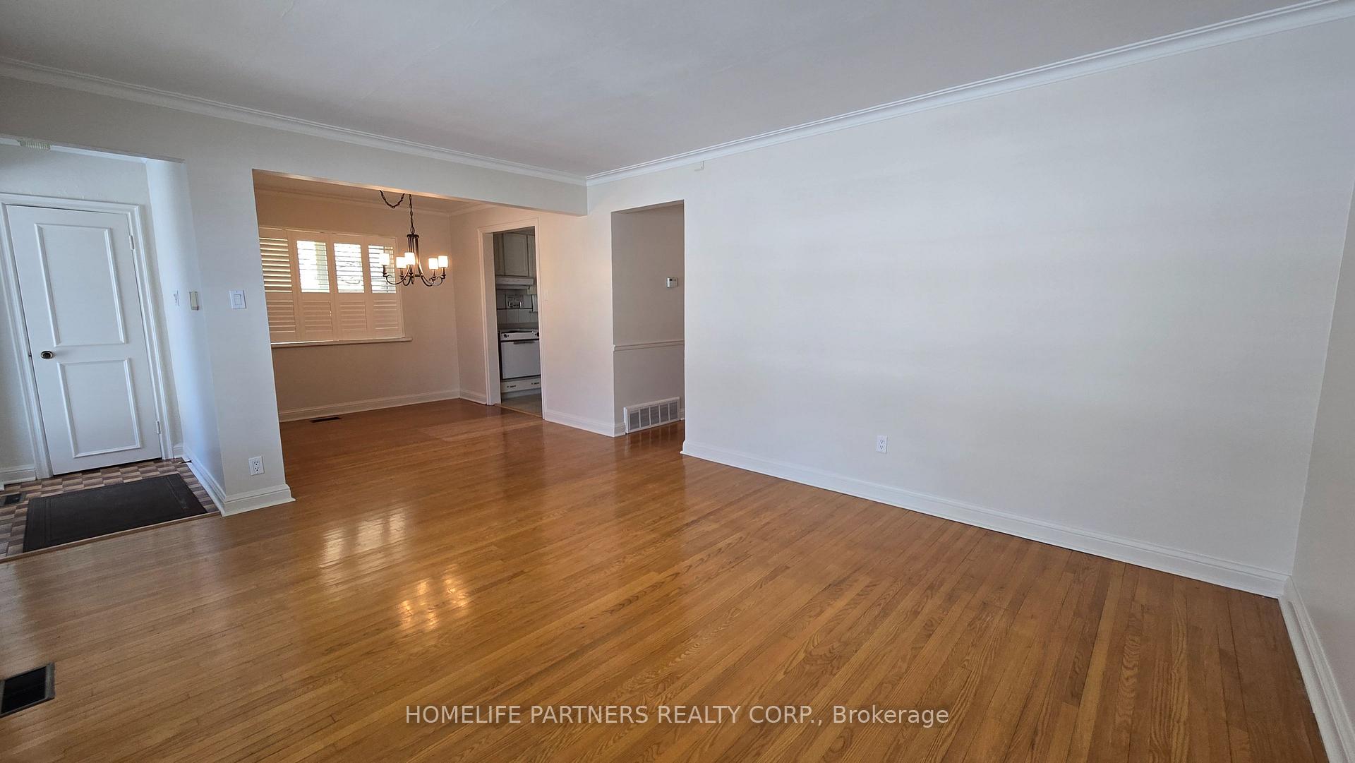 3 Ridge Point Crescent, Toronto W04 — photo 5 of 5