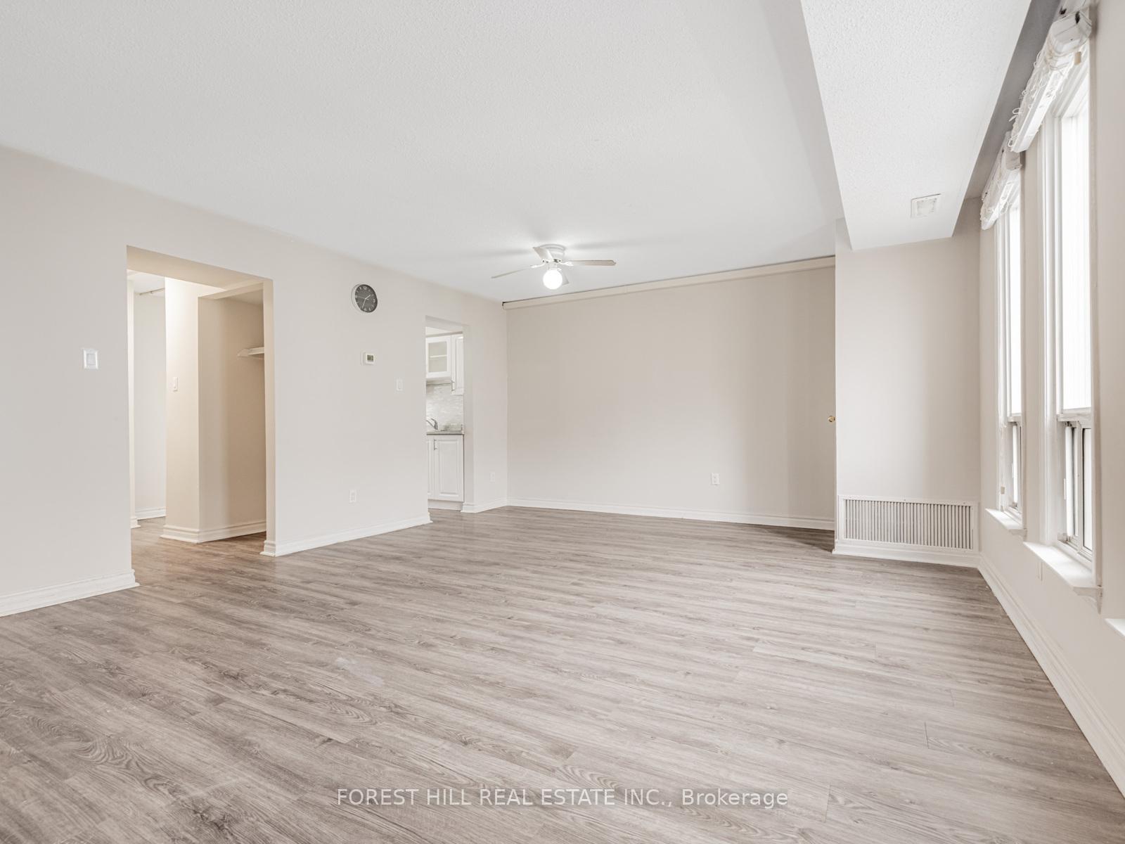 16 Rexdale Boulevard 25, Toronto W10 — photo 2 of 5