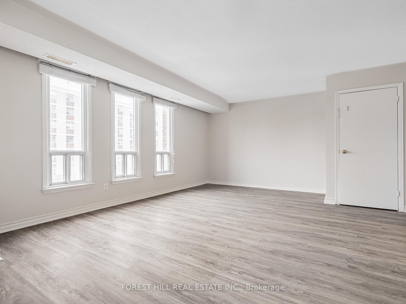 16 Rexdale Boulevard 25, Toronto W10 — photo 4 of 5