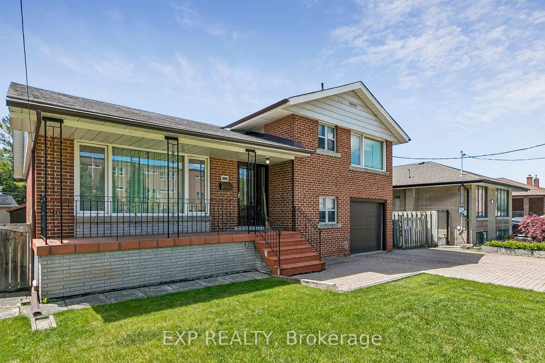 51 W playfair Avenue, Toronto W04 — photo 2 of 5