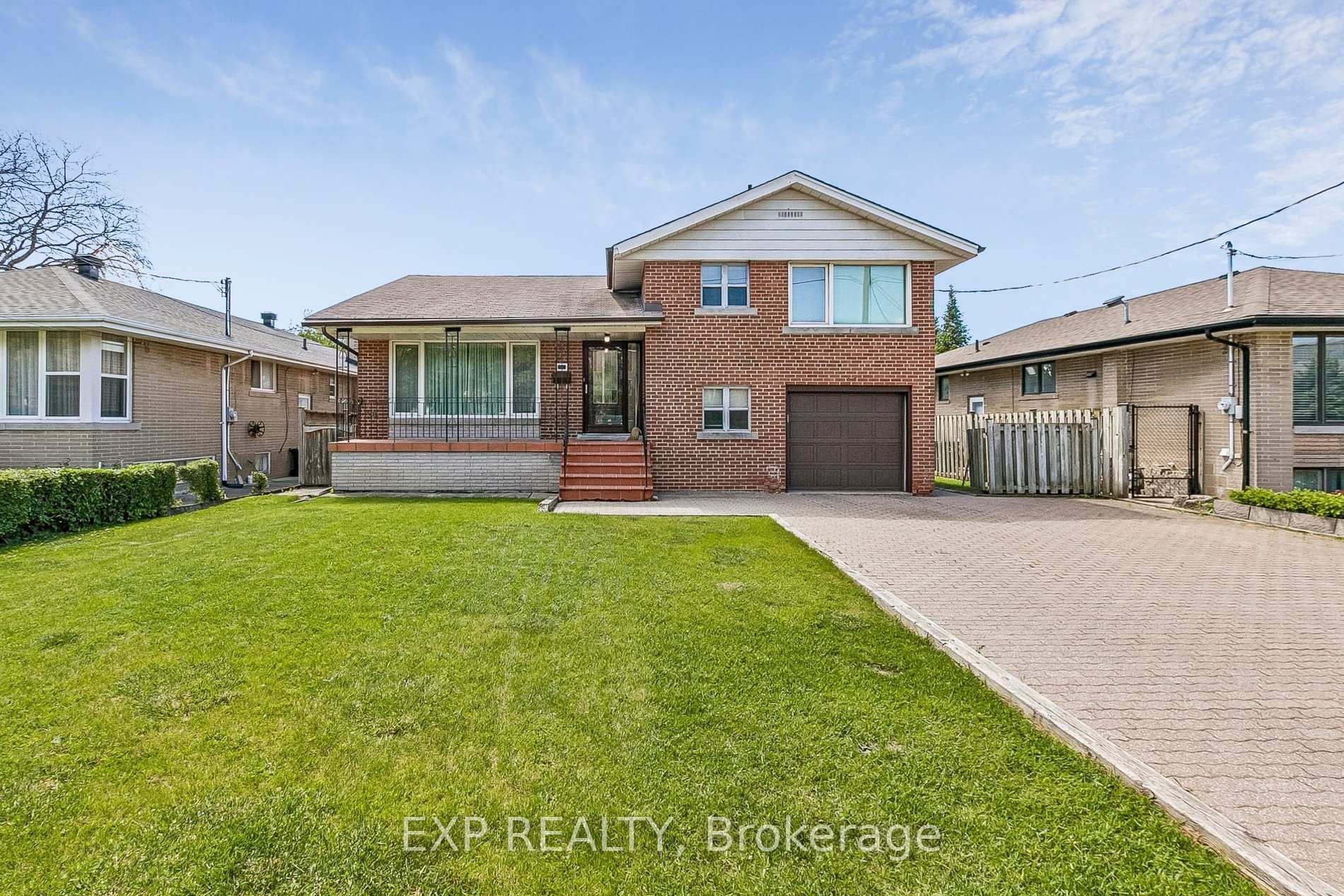 51 W playfair Avenue, Toronto W04 — photo 4 of 5