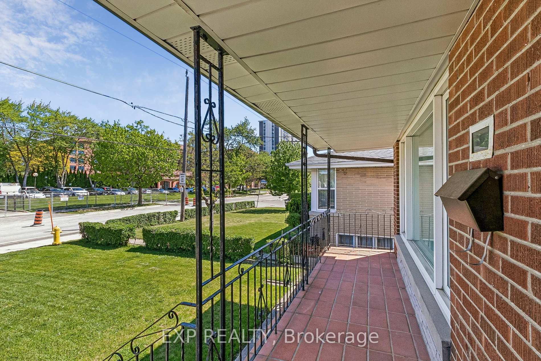 51 W playfair Avenue, Toronto W04 — photo 5 of 5
