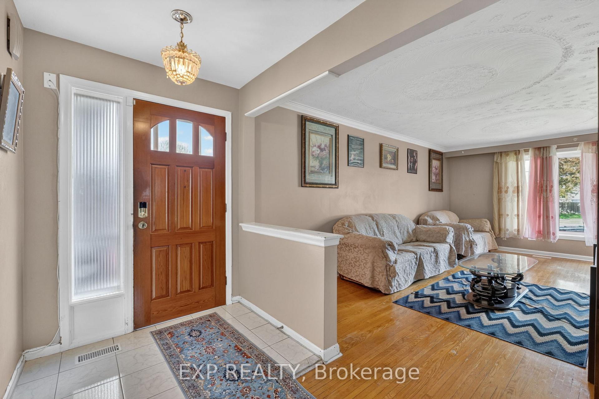 64 Bridesburg Drive, Toronto W09 — photo 3 of 5