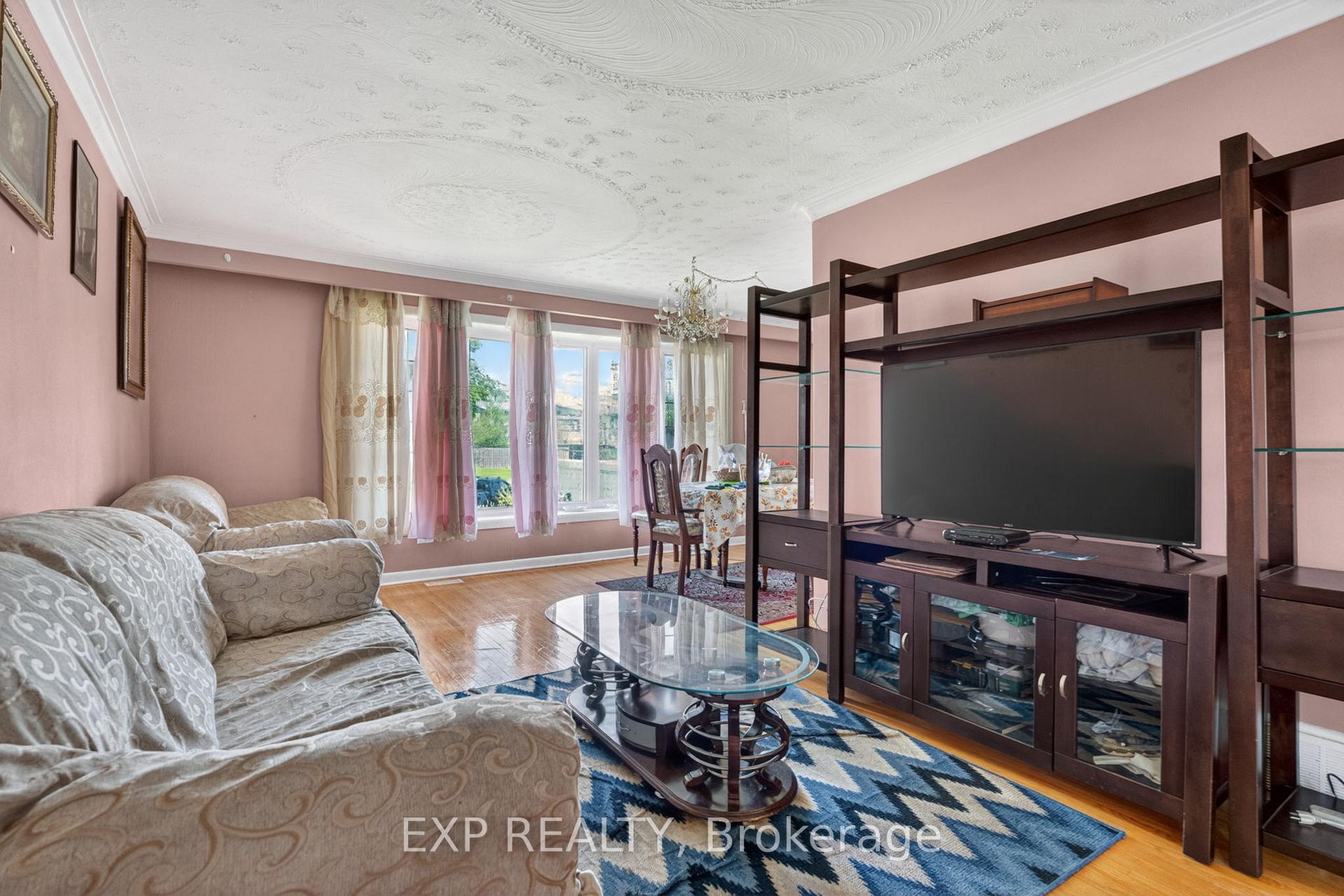 64 Bridesburg Drive, Toronto W09 — photo 4 of 5
