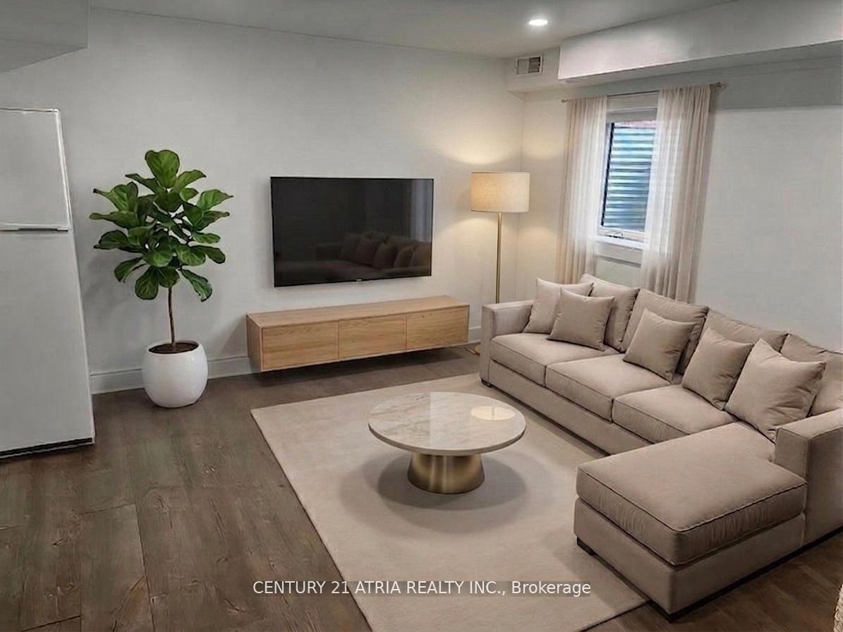 678 Tretheway Drive E 2, Toronto W04, ON M6M 4C4 — Toronto W04, Ontario