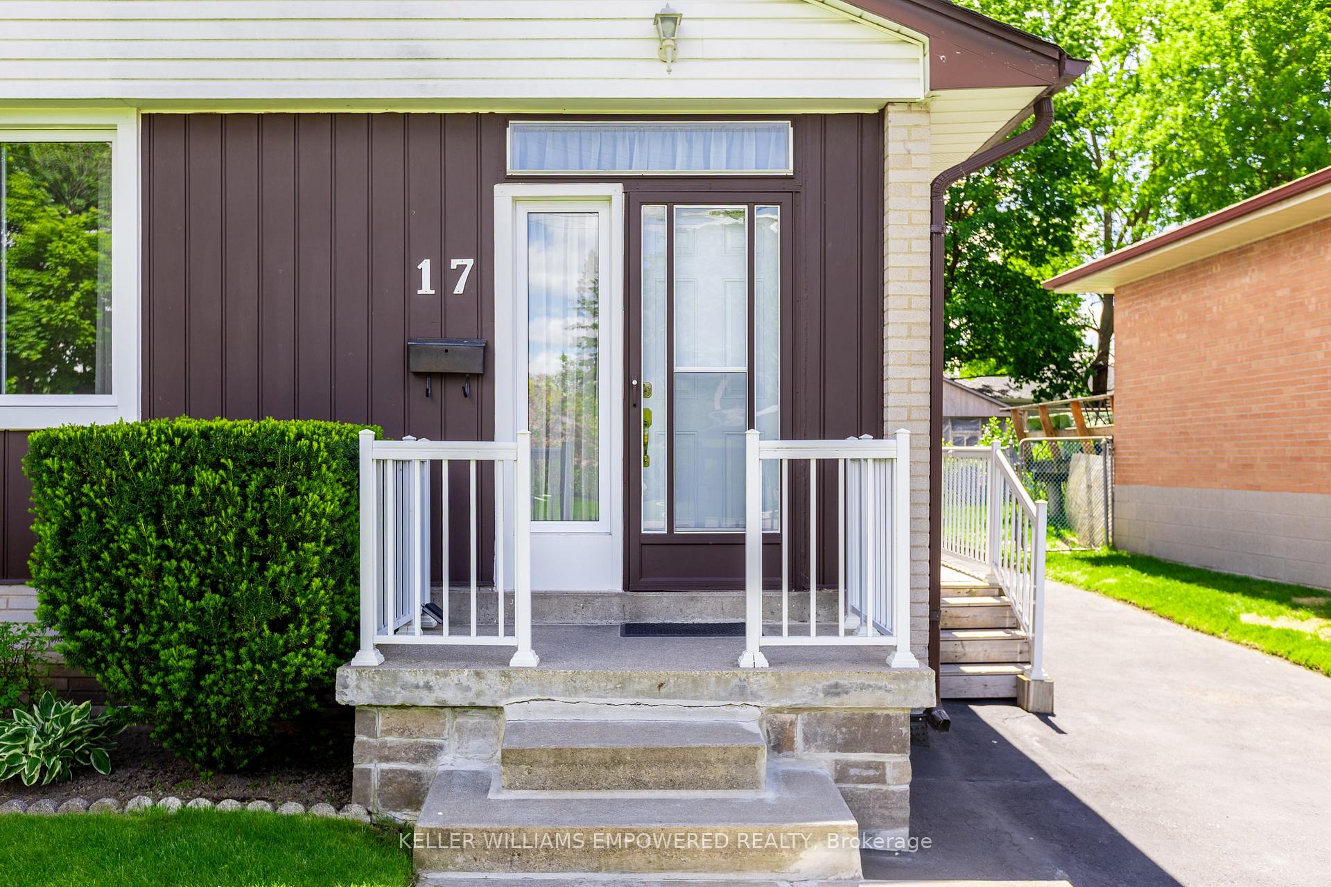 17 Checkendon Drive, Toronto W10 — photo 2 of 5