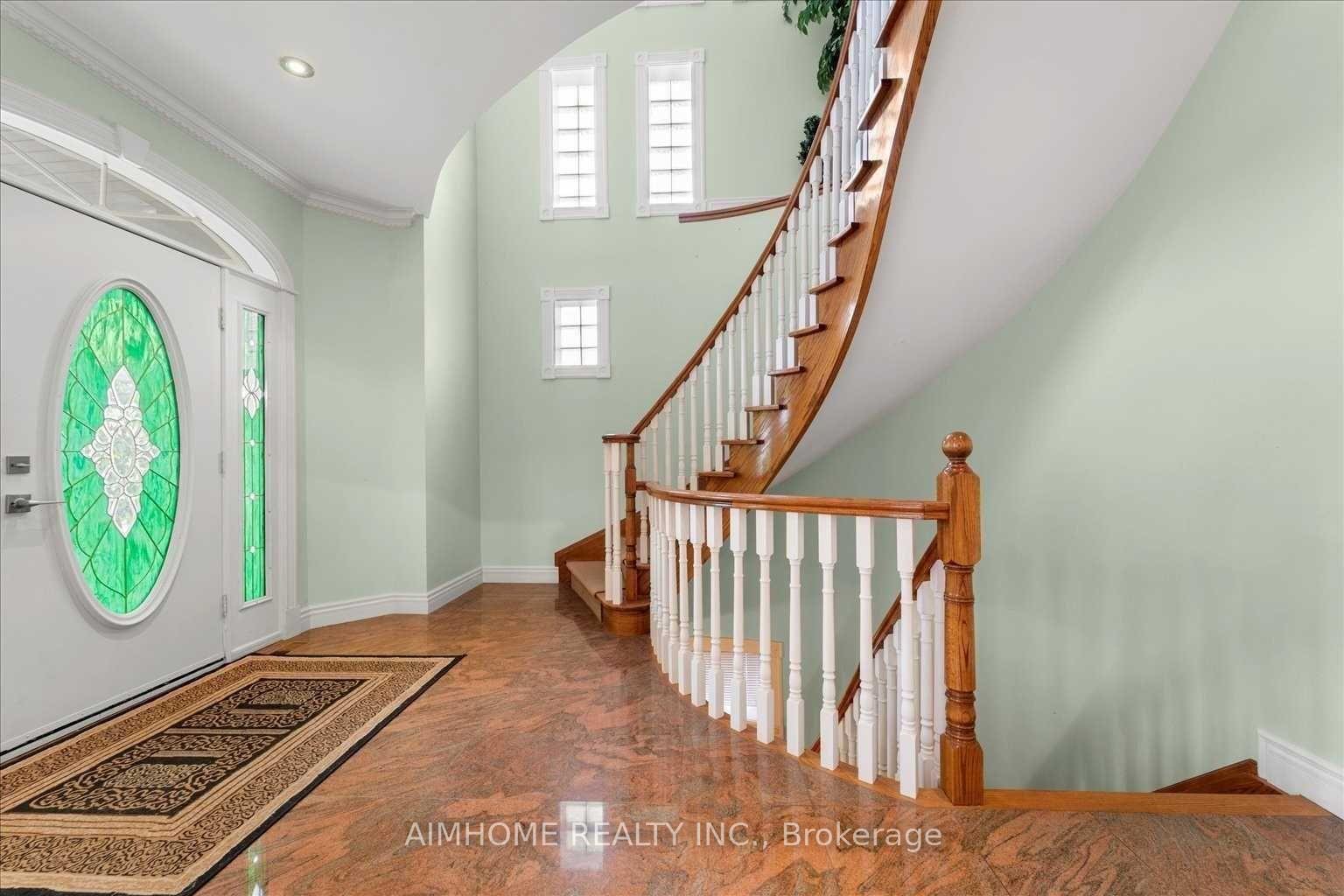 1081 Glencairn Avenue, Toronto W04 — photo 4 of 5