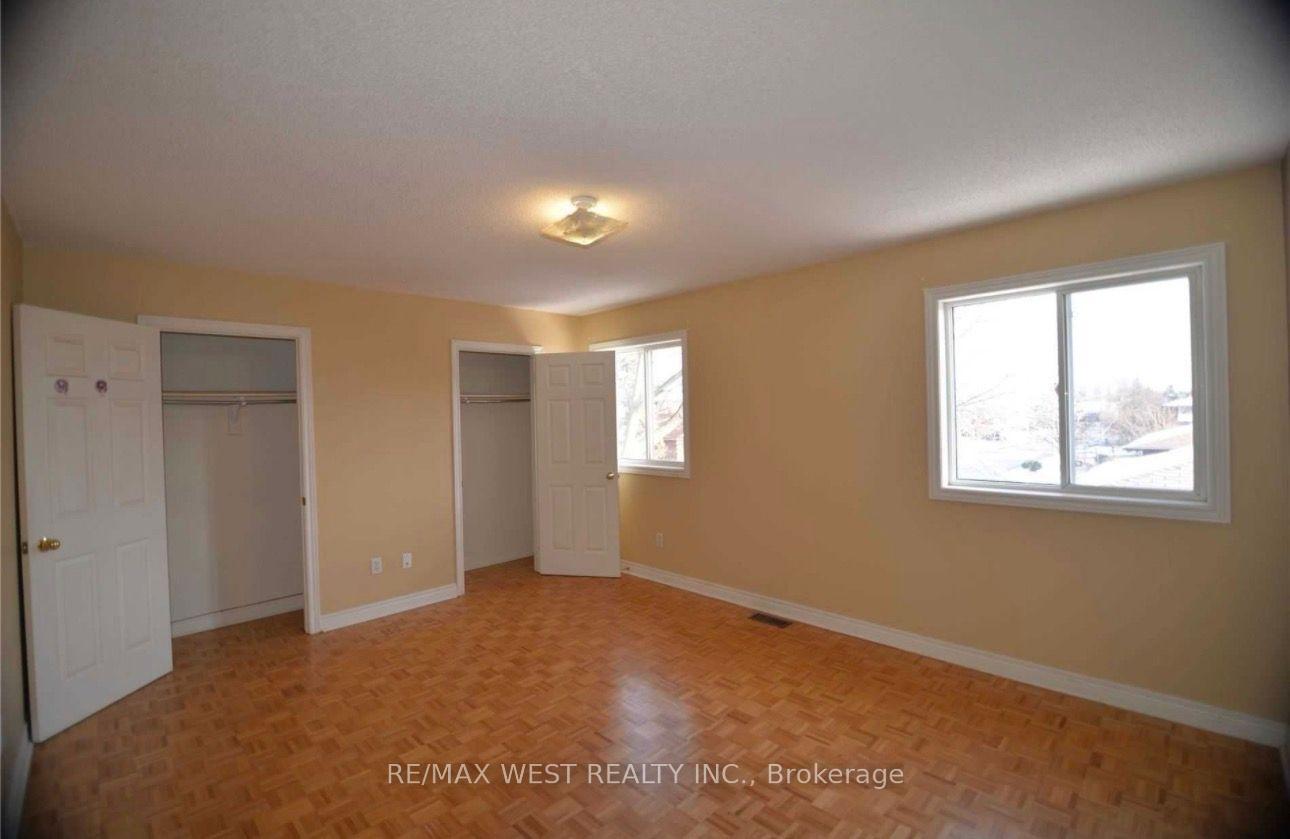 51 Richwood Street, Toronto W04 — photo 3 of 4