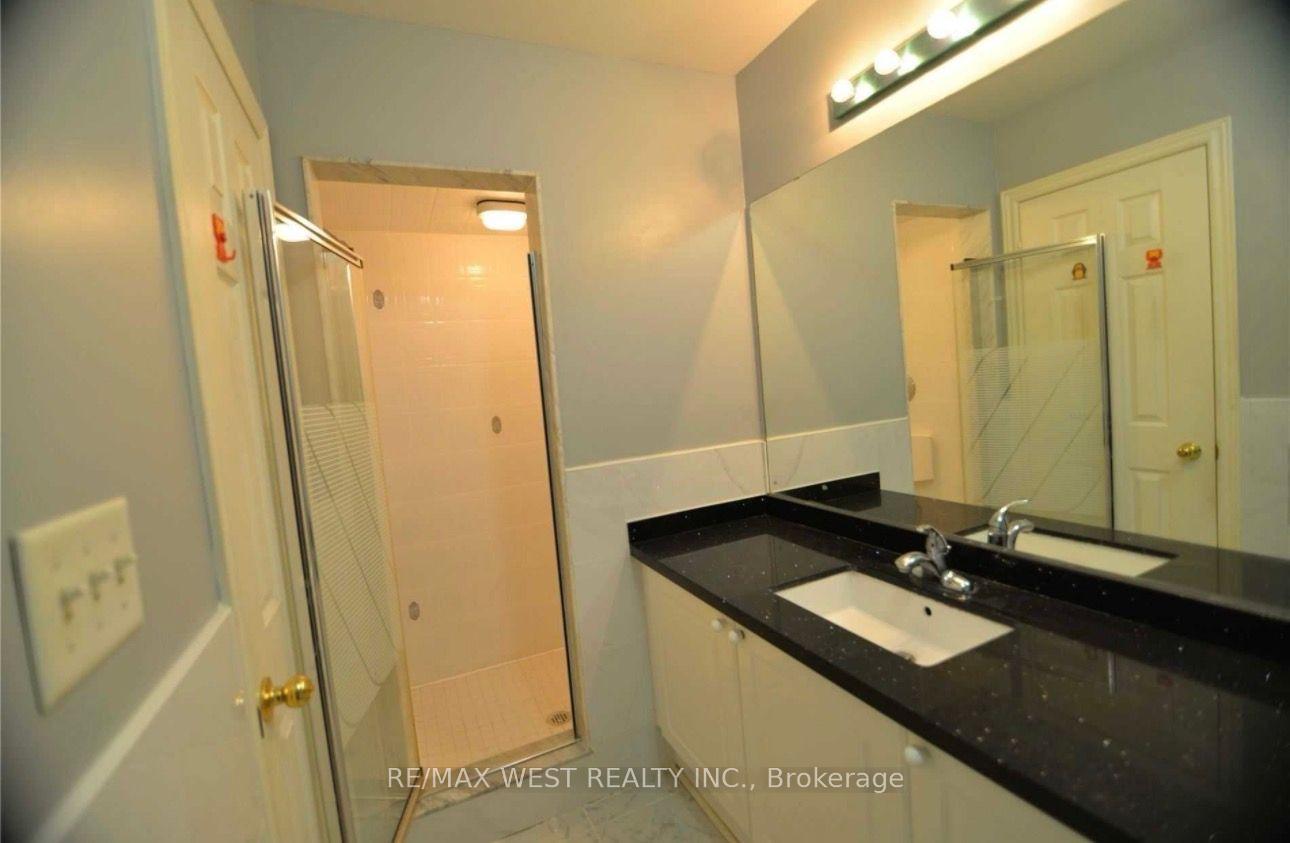 51 Richwood Street, Toronto W04 — photo 4 of 4