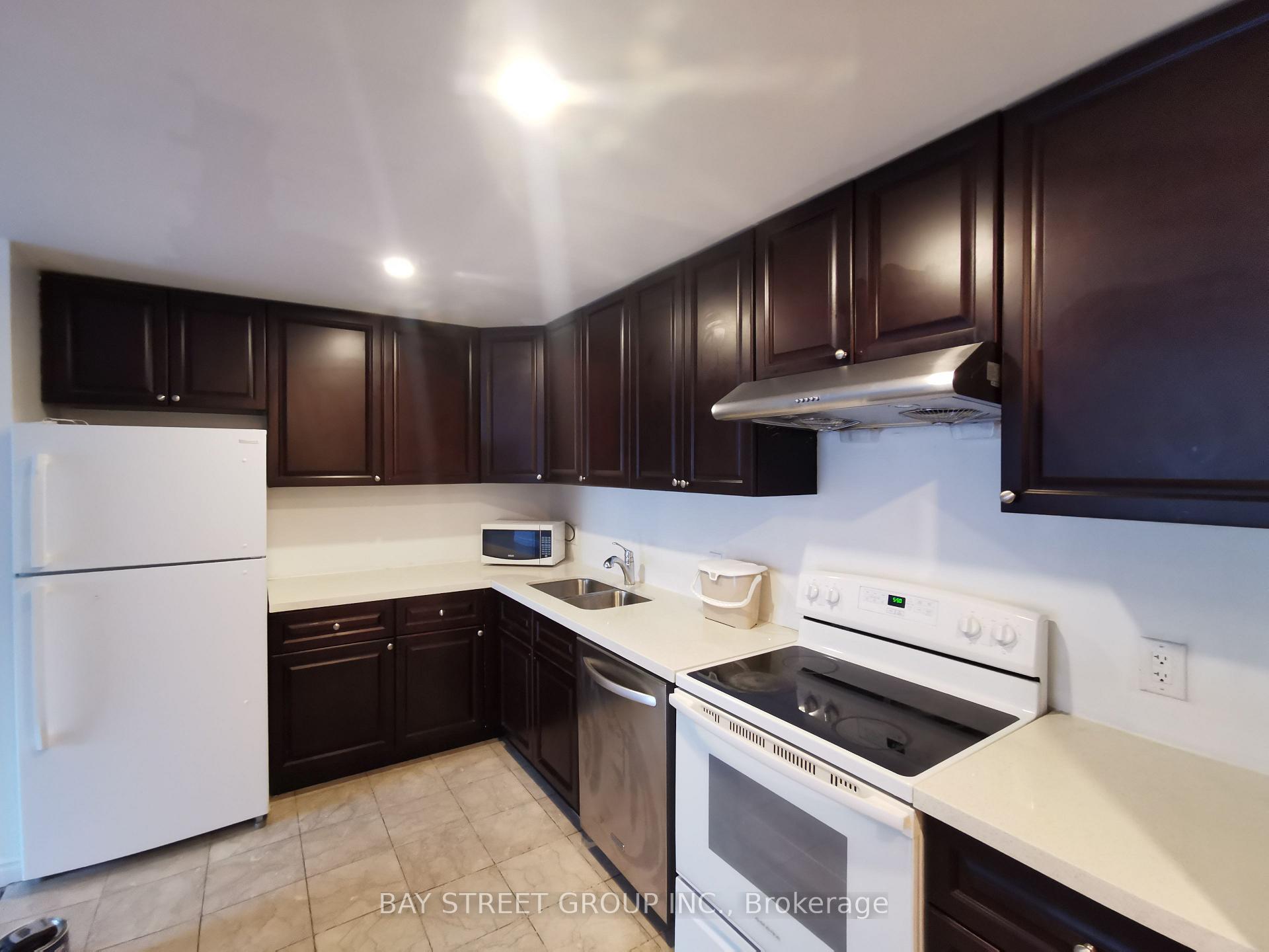 1546 Jane Street 2nd Flr, Toronto W04 — photo 2 of 5