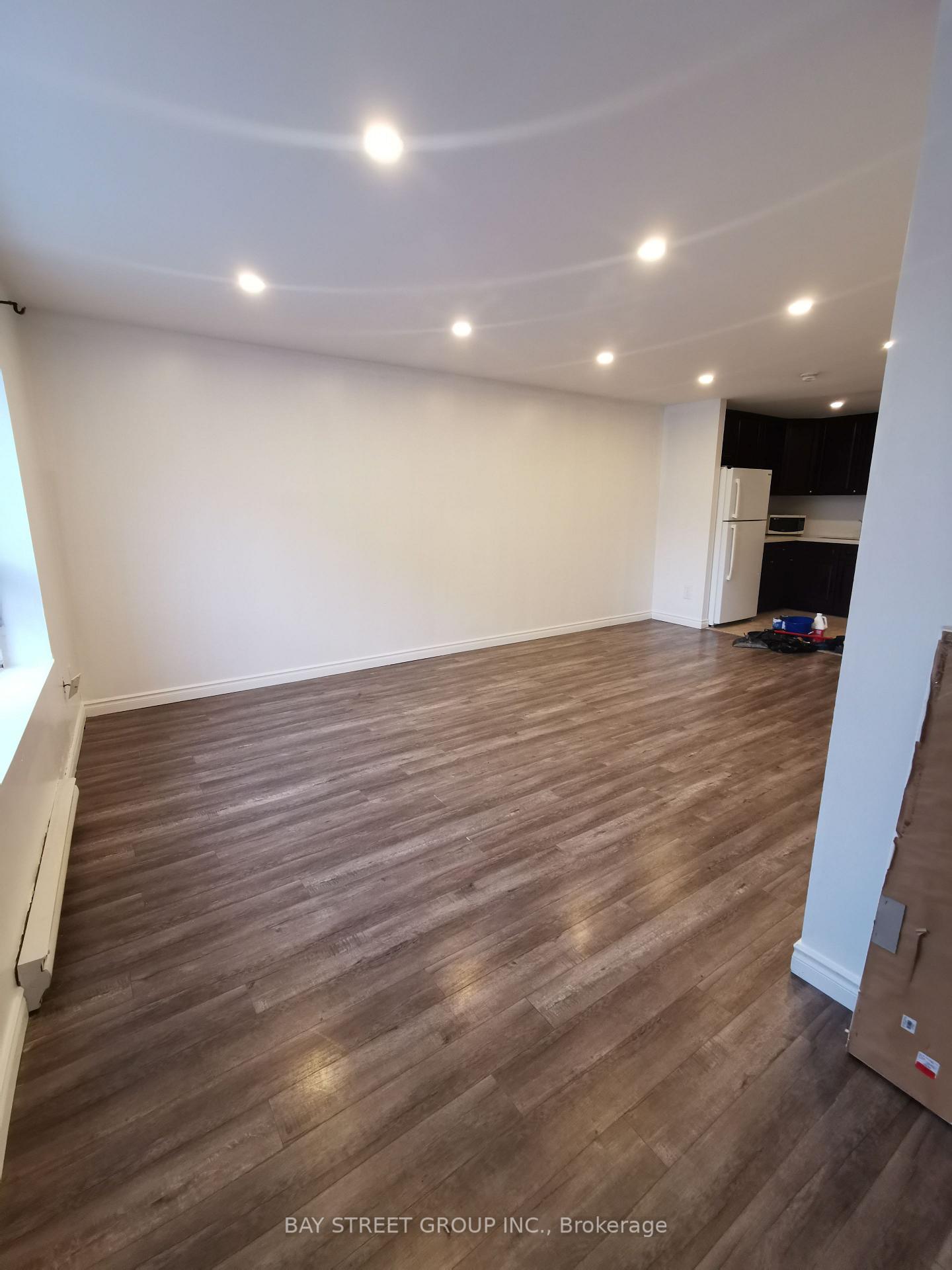 1546 Jane Street 2nd Flr, Toronto W04 — photo 4 of 5