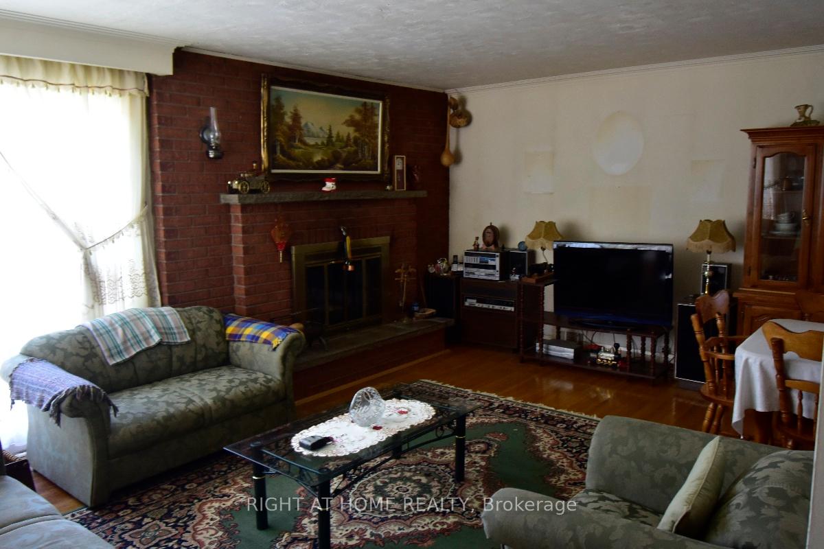 2436 Islington Avenue, Toronto W10 — photo 5 of 5