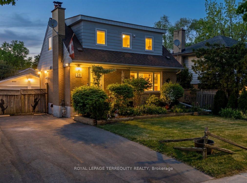 28 Crowland Drive, Toronto W10 — photo 2 of 5