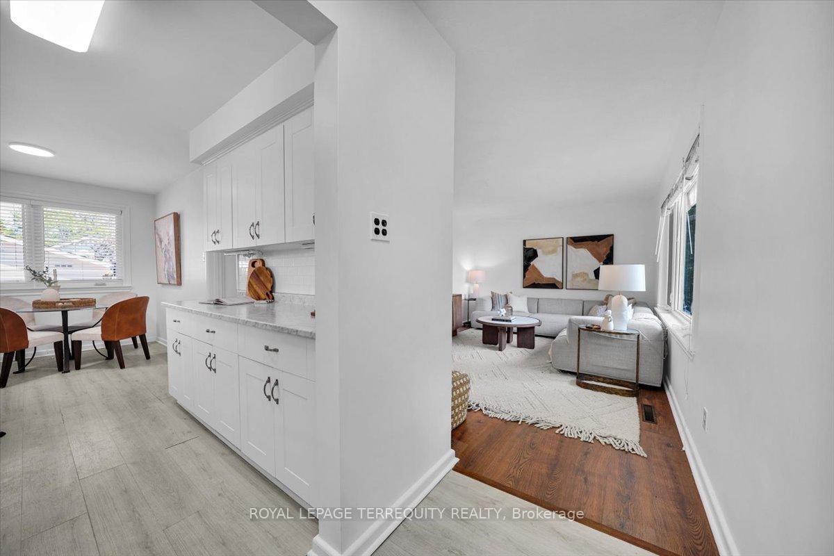 28 Crowland Drive, Toronto W10 — photo 3 of 5