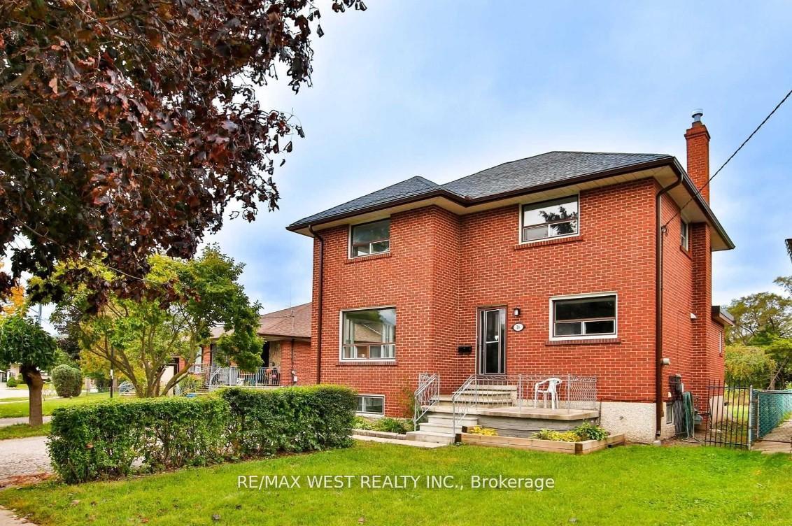 16 Upwood Avenue, Toronto W04, ON M6L 3A5 — Toronto W04, Ontario