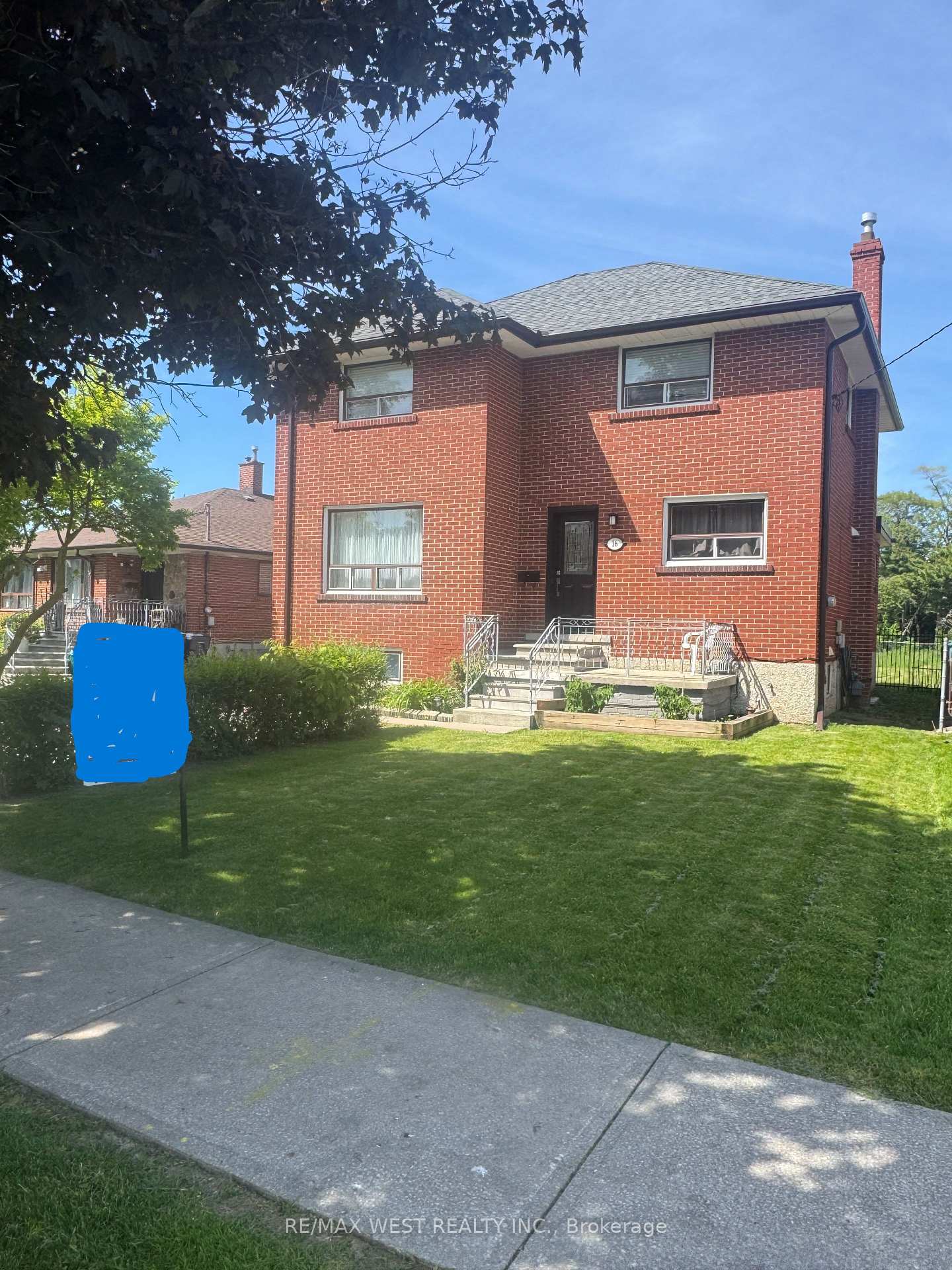16 Upwood Avenue, Toronto W04 — photo 4 of 5