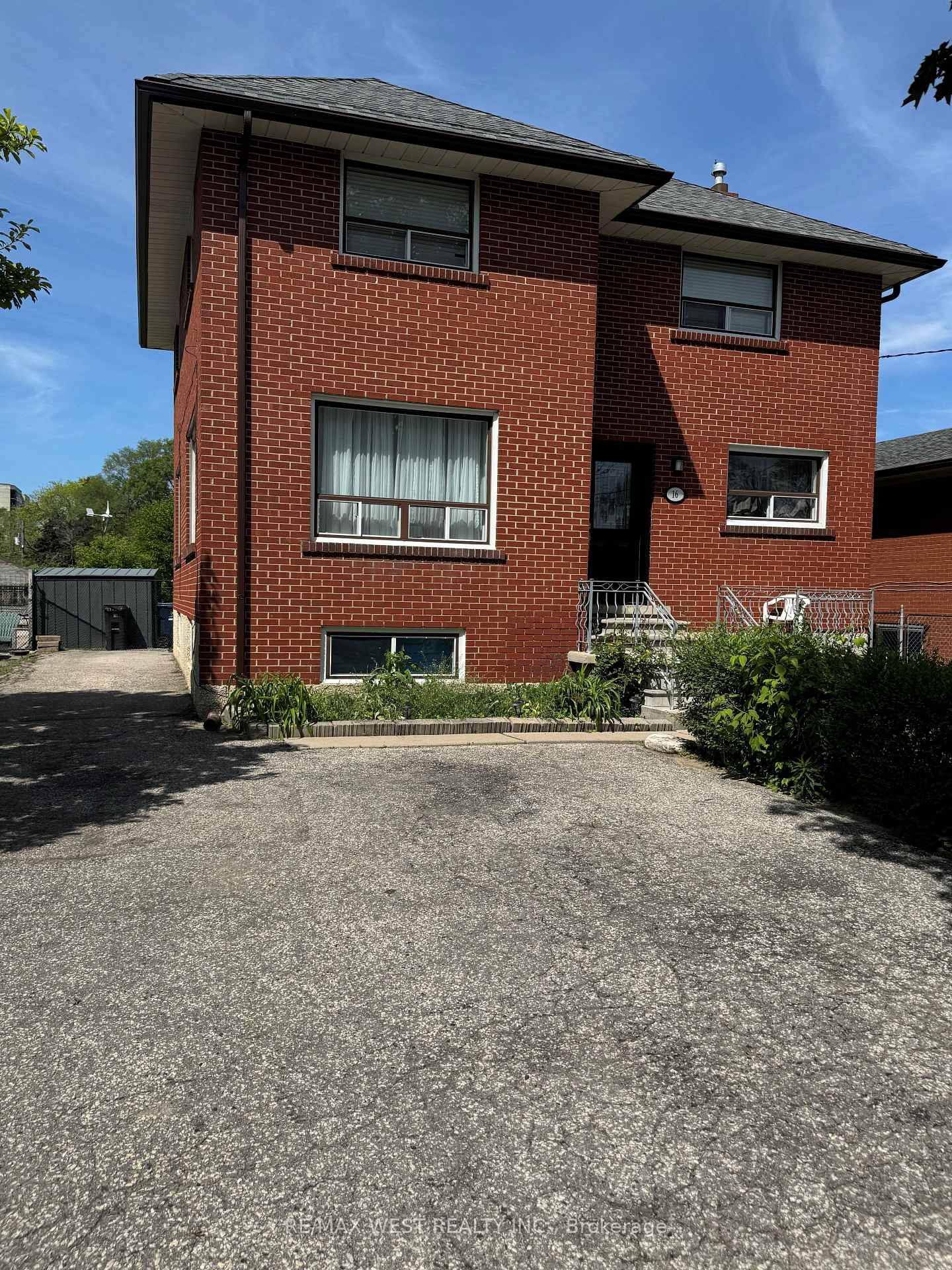 16 Upwood Avenue, Toronto W04 — photo 5 of 5